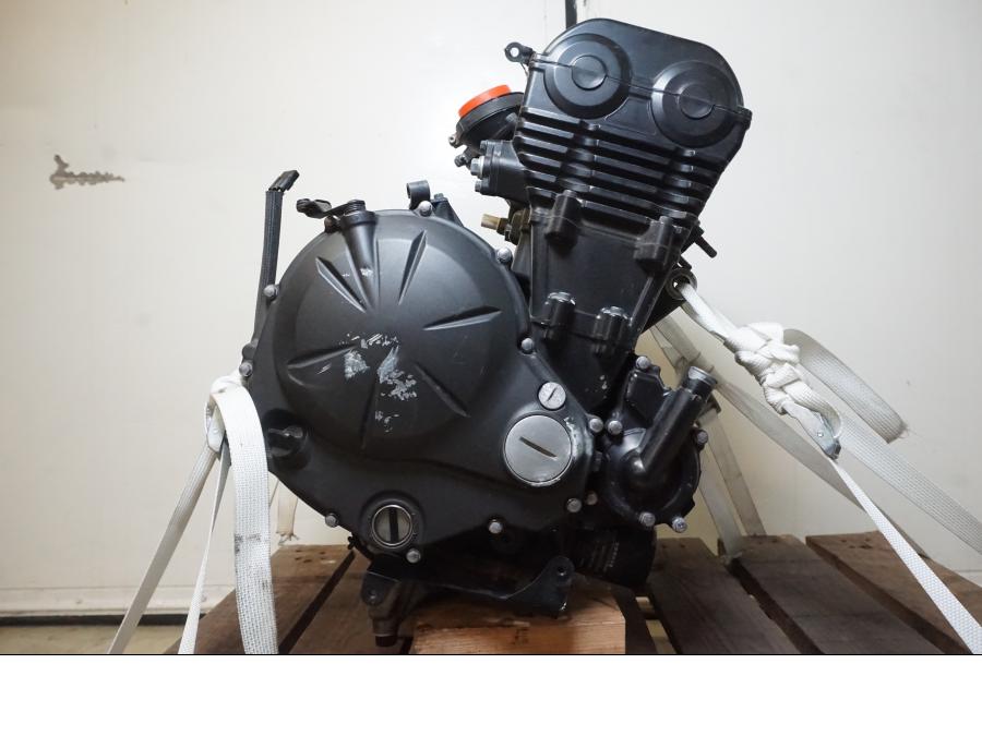 Framsidan på Motor från en Kawasaki ER-6N ABS -2010 motorcykel.