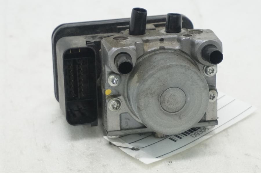 Framsidan på ABS Modulator från en Honda CBR 500 R -2013 motorcykel.