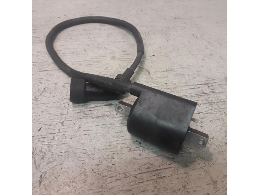 Framsidan på Tändspole från en Yamaha XVS 1100 -2001 motorcykel.