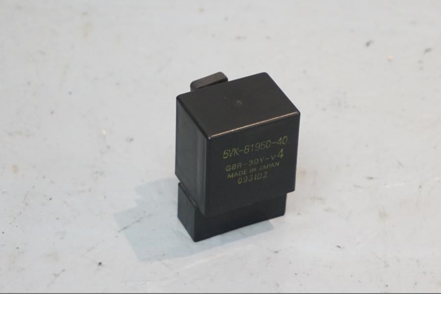 Framsidan på Relä från en Yamaha XJ 6 -2011 motorcykel.