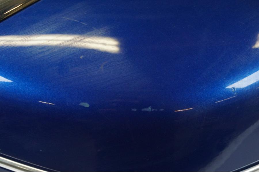 Extrabild3 på <p>Sidoväska höger från Honda GL 1800 A 2001.</p>
<p>Låsmekanismen är sönder går ej att "låsa"</p>
<p>Locket åker upp så fort du stänger.</p>
<p>Repor finns samt att det saknas en del av kromlisten se bilder. Blinkers. Okej skick.</p> motorcykel.