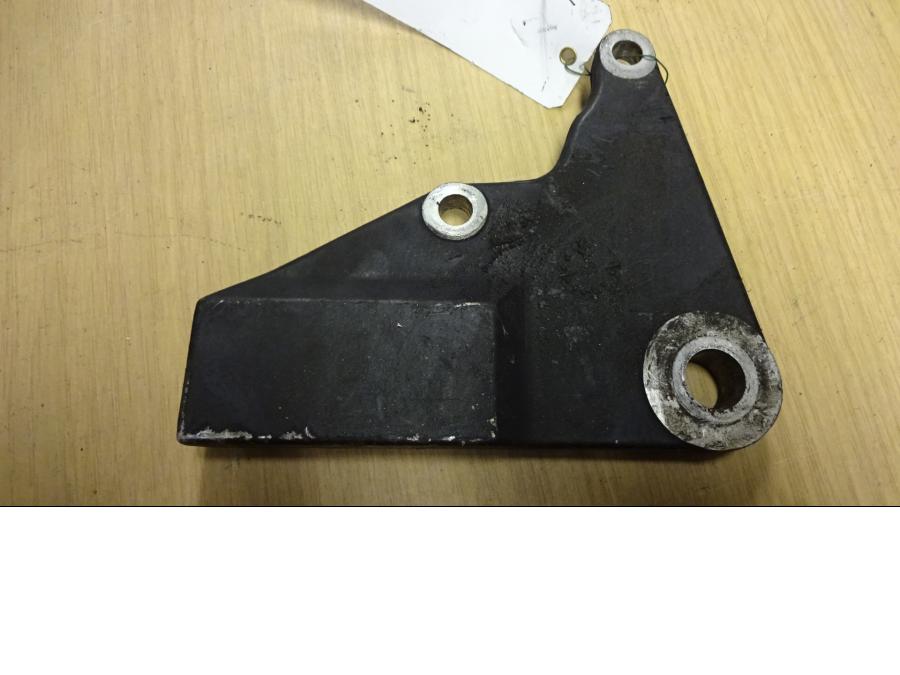 Baksidan på Bromsoksfäste från en Triumph Bonneville -2004 motorcykel.