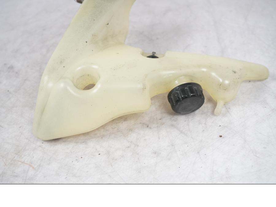 Baksidan på Vattenexpansionskärl från en Kawasaki ZX-10R -2008 motorcykel.