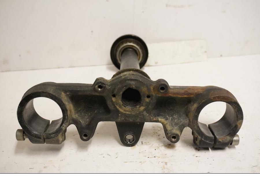 Baksidan på Gaffelkrona från en BMW F 650 GS -2003 motorcykel.