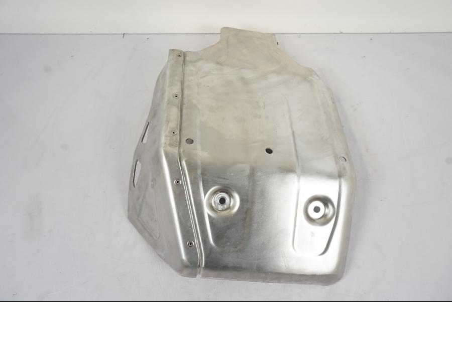 Snett nerifrån på Hasplåt från en Honda CRF 1000 Africa Twin -2016 motorcykel.