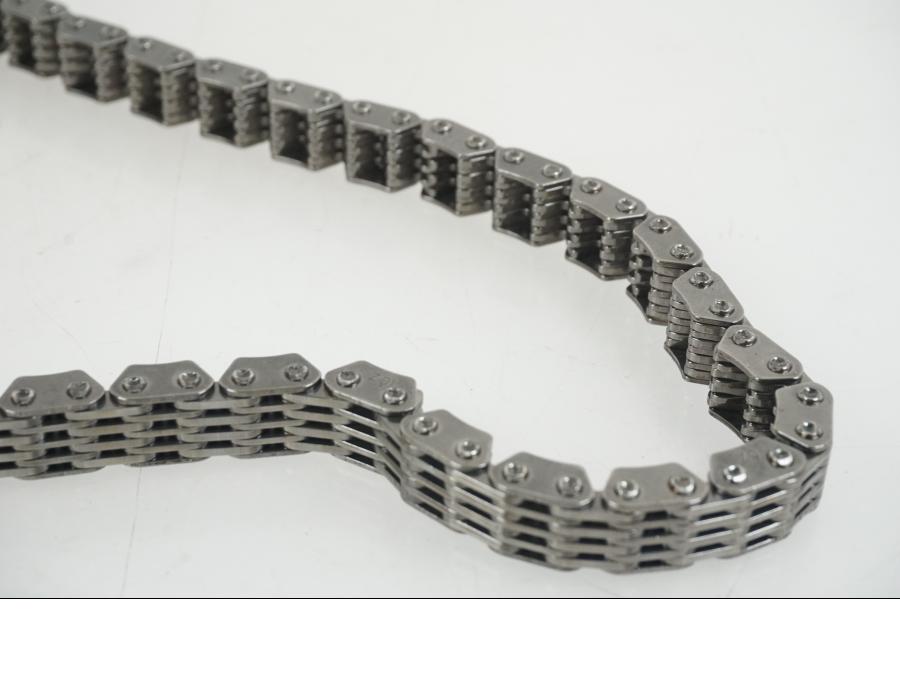 Höger sida på Kamkedja från en KTM 1290 Super Duke R -2021 motorcykel.