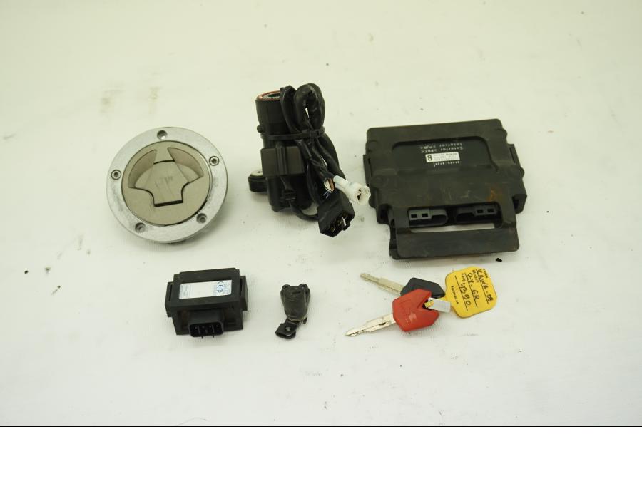 Framsidan på Låssats från en Kawasaki ZX-6R -2008 motorcykel.