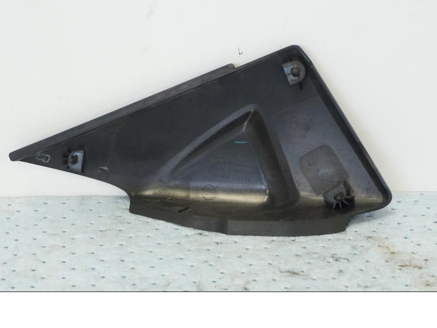 Snett nerifrÄn pÄ Sidopanel frÄn en Suzuki GSX 1300 BK -2008 motorcykel.