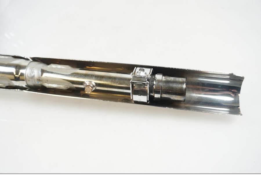 Vänster sida på Avgassystem från en Yamaha XV 1600 -2002 motorcykel.