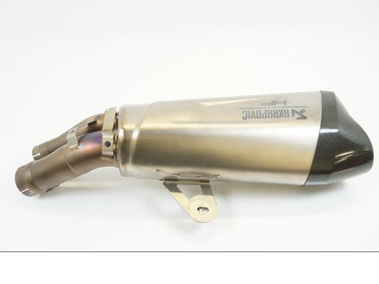 Framsidan på Ljuddämpare Sport från en BMW S 1000 R -2018 motorcykel.