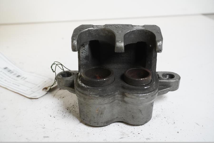 Höger sida på Bromsok från en Yamaha YZF R6 -2000 motorcykel.