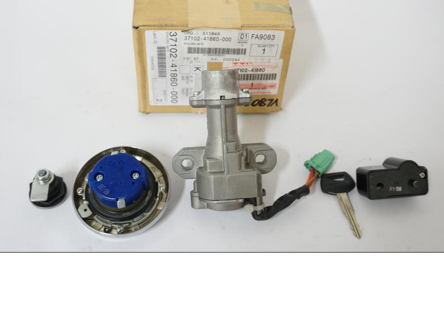 Baksidan på Låssats från en Suzuki VL 800 -2009 motorcykel.