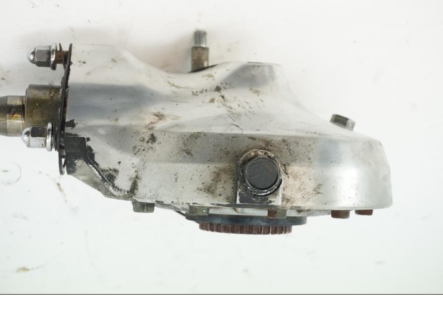 Vänster sida på Slutväxel från en Suzuki VS 1400 -2001 motorcykel.