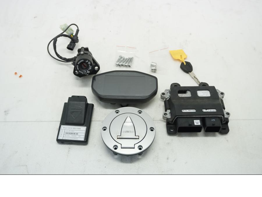 Framsidan pÄ LÄssats frÄn en Ducati Hypermotard -2020 motorcykel.