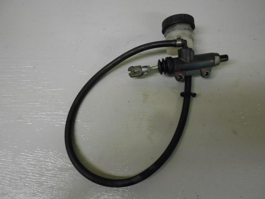 Höger sida på Bromshuvudcylinder från en BMW K 1200 LT -2007 motorcykel.