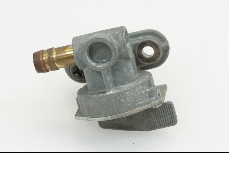 Vänster sida på Bensinkran från en Yamaha YZF R6 -2000 motorcykel.