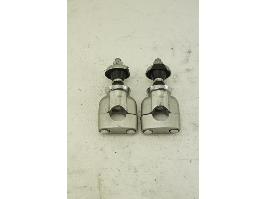 Baksidan på Styrfäste från en Suzuki DL 1000 -2005 motorcykel.