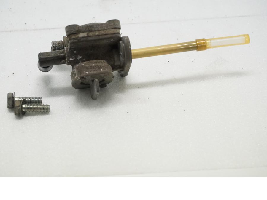 Baksidan på Bensinkran från en Suzuki DR 650 -1996 motorcykel.