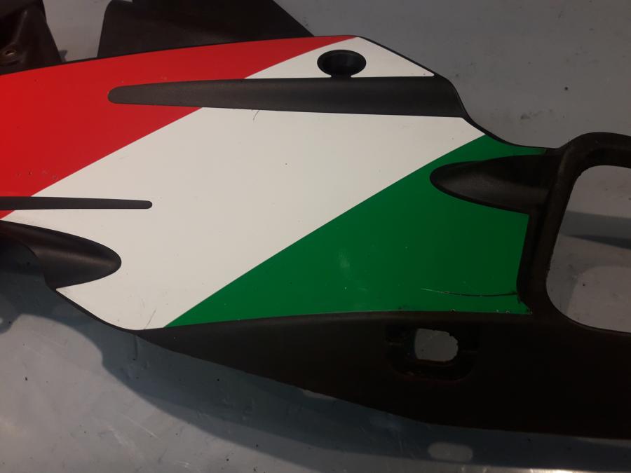 Vänster sida på Magkåpa från en Aprilia RS 125 -2017 motorcykel.