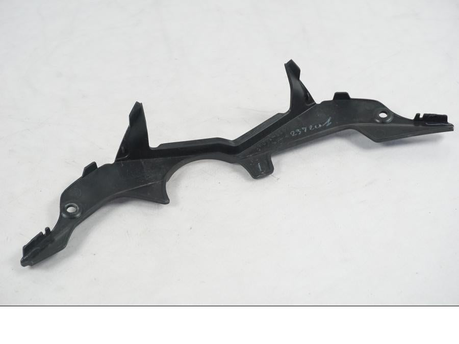 Höger sida på Instrumentpanelkåpa från en Kawasaki ER-6N ABS -2010 motorcykel.