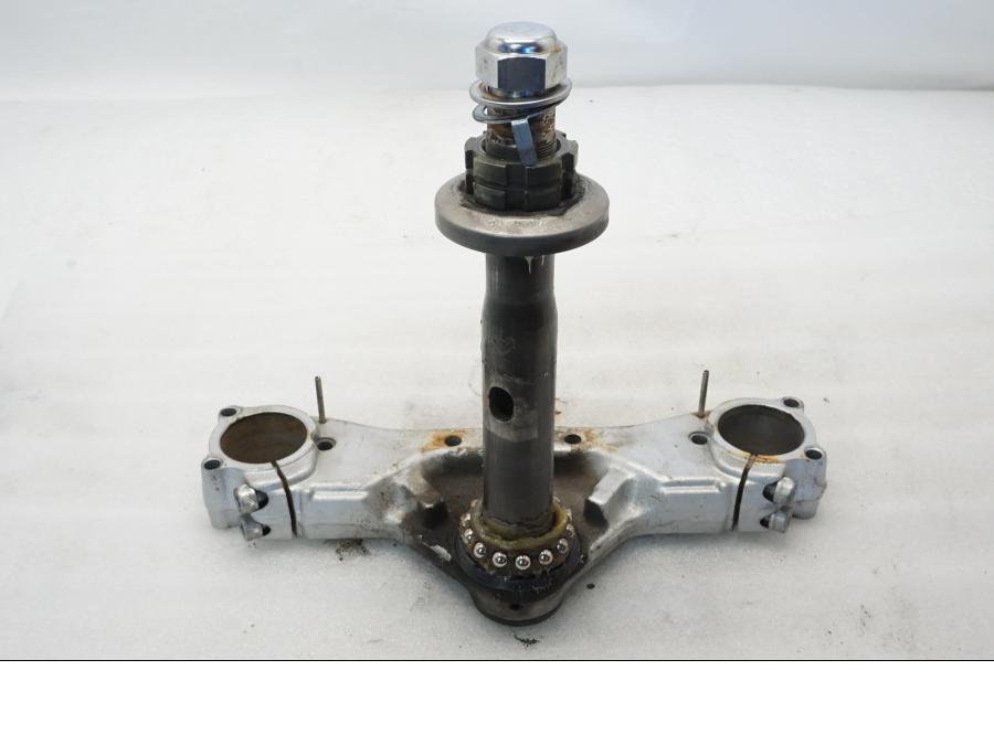 Höger sida på Gaffelkrona från en Yamaha XVS 650 -1999 motorcykel.