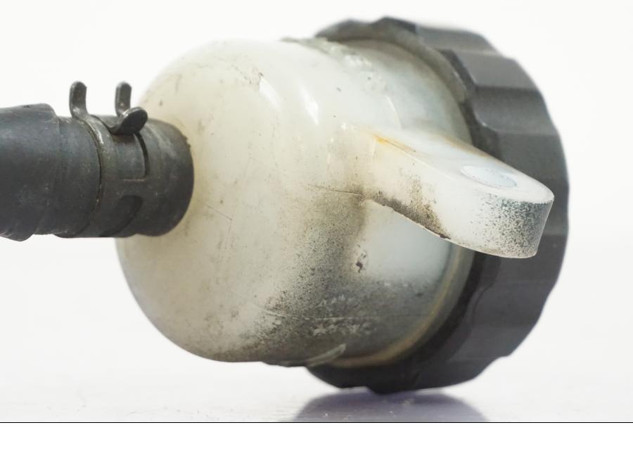 Extrabild2 på Bromshuvudcylinder från en Yamaha XVS 1100 -2004 motorcykel.