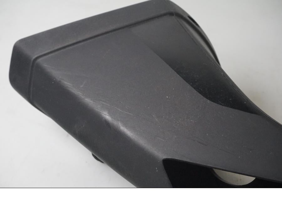 Höger sida pÄ Luftintag frÄn en Aprilia Tuono V4R -2018 motorcykel.