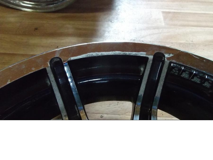 Höger sida på <p>Fälg bak från en HD Street Glide FLHX, kromsläpp, 16"x5.00</p>
<p>Eftermarknad fälg</p> motorcykel.