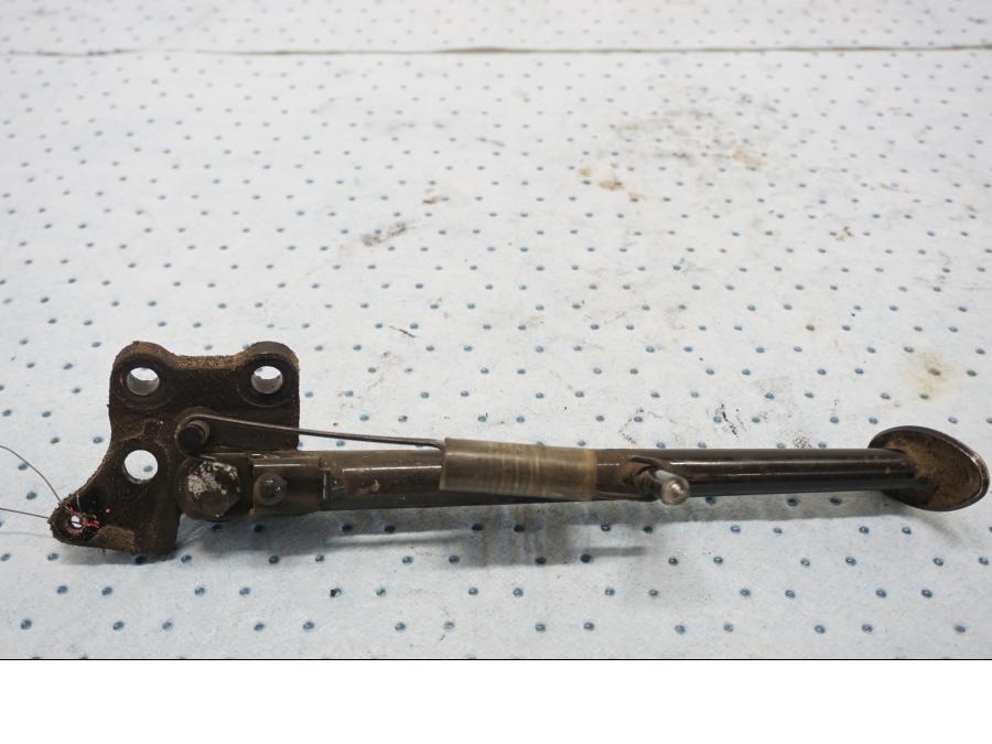 Baksidan på Sidostöd från en Kawasaki ZX-6R -2000 motorcykel.