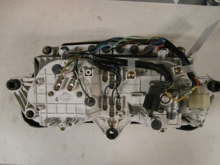 Baksidan på Instrumentpanel från en Honda ST 1100 -1998 motorcykel.