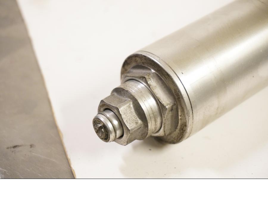 Snett nerifrån på Gaffelben från en Suzuki GSX-R 750 -1997 motorcykel.