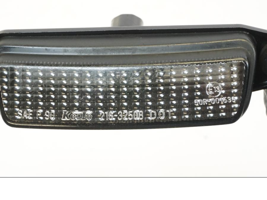 Snett nerifrÄn pÄ Parkeringsljus frÄn en Suzuki GSX-R 1100 -1993 motorcykel.