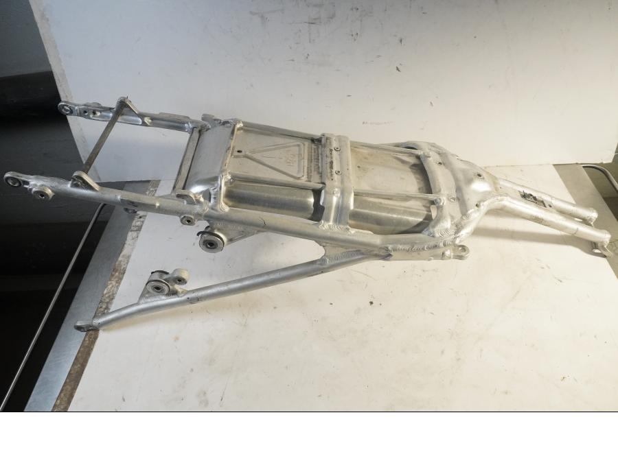 VÀnster sida pÄ Bakram frÄn en Aprilia SXV 550 -2008 motorcykel.