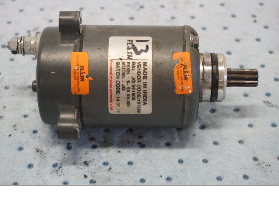 Framsidan på Startmotor från en KTM 125 Duke -2017 motorcykel.