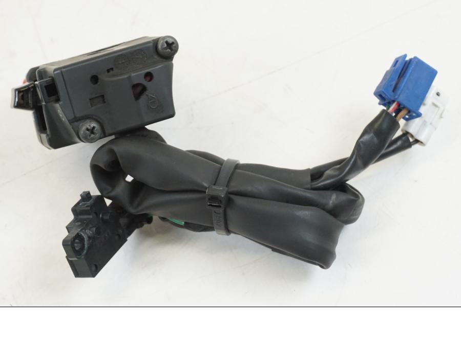 Extrabild1 på Styrelreglage från en Yamaha YZF 1000 R1 -2009 motorcykel.