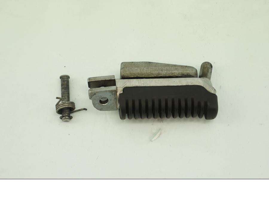 Baksidan på Fotpinne från en Suzuki GSX 1300 R -2003 motorcykel.