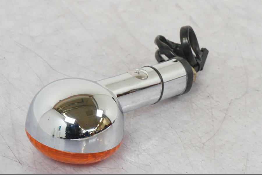 Vänster sida på Blinkers från en Suzuki VL 800 -2002 motorcykel.