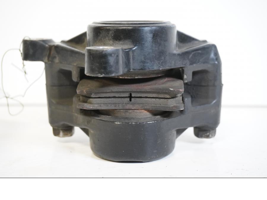 Höger sida på Bromsok från en Yamaha XVS 1100 -2006 motorcykel.