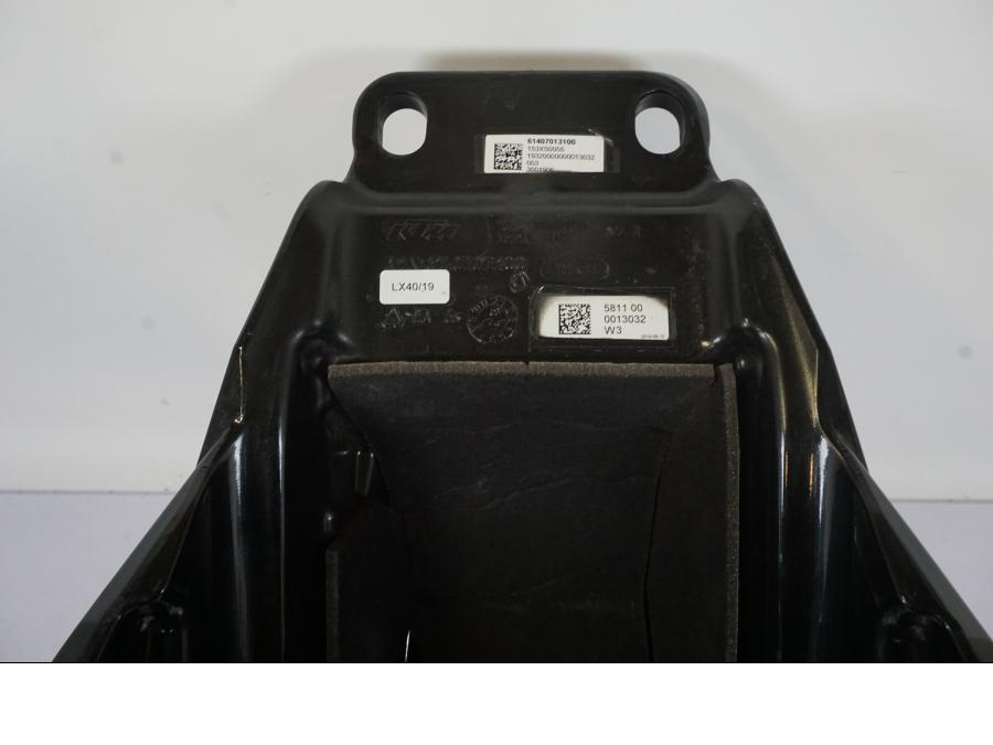 Extrabild4 på Bensintank från en KTM 1290 Super Duke -2019 motorcykel.