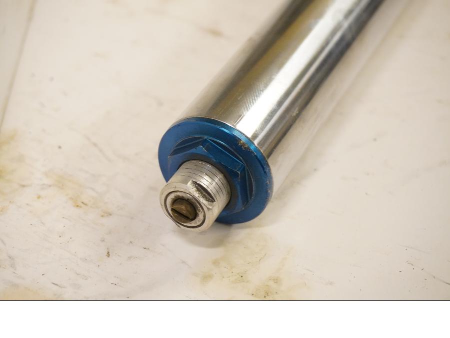 Vänster sida på Gaffelben från en Kawasaki ZR-X 1200 S -2001 motorcykel.