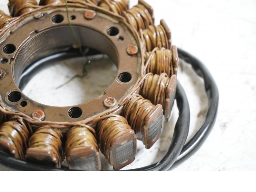 Baksidan pÄ Generator frÄn en Honda XL 600 V -1987 motorcykel.