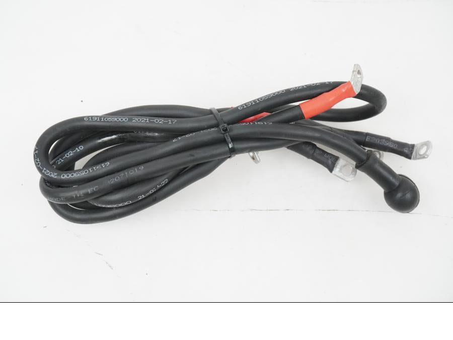 Höger sida på Kablage från en KTM 1290 Super Adventure S -2022 motorcykel.