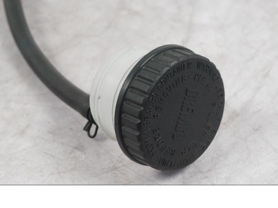 Extrabild1 på Bromsvätskebehållare från en Ducati Multistrada V4 -2024 motorcykel.