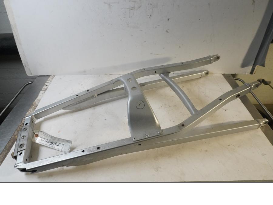 Vänster sida på Bakram från en BMW K 1200 R -2006 motorcykel.