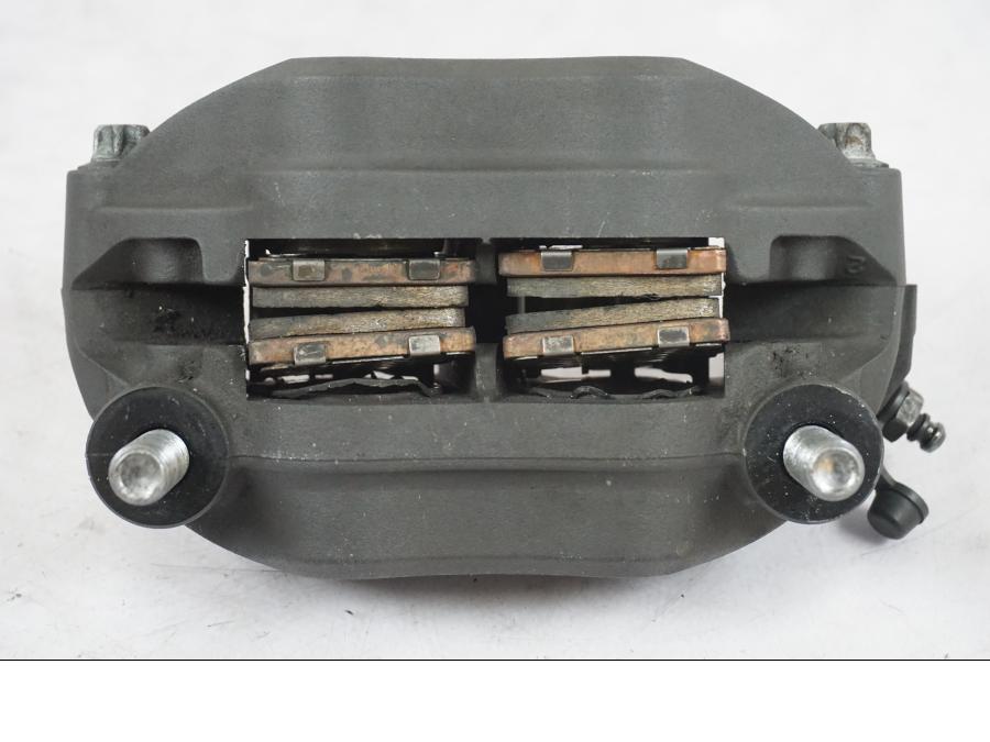 Snett nerifrån på Bromsok från en Kawasaki ZX-6R -2011 motorcykel.