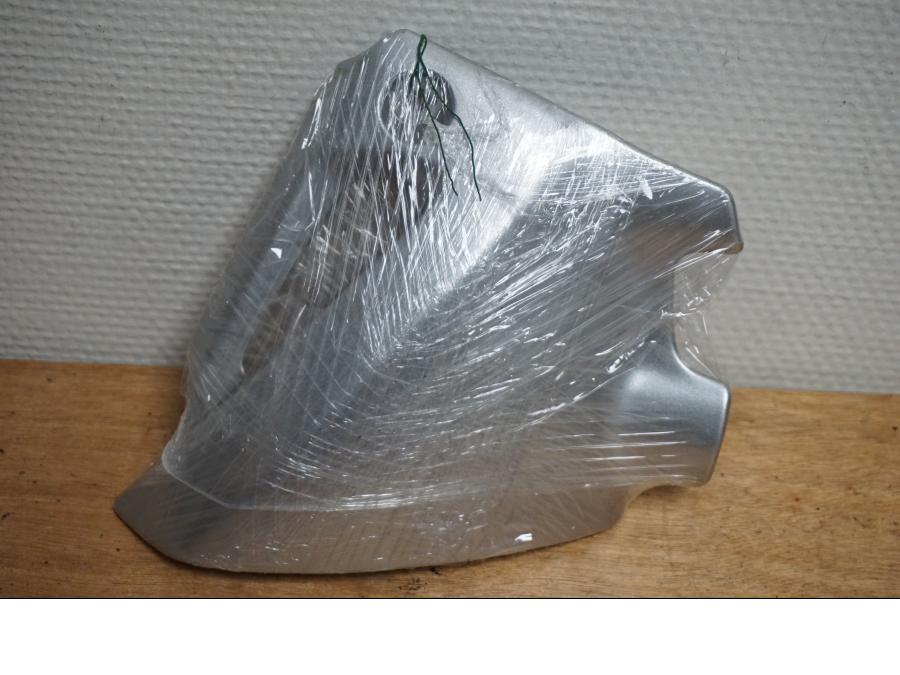 Framsidan på Täckplåt från en Yamaha BT 1100 -2002 motorcykel.