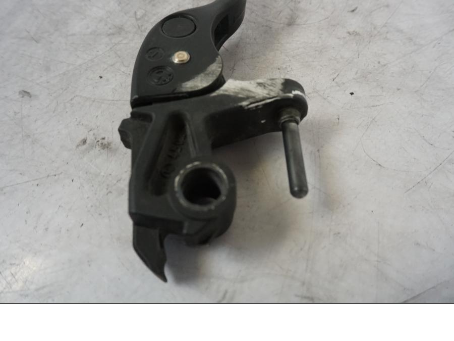 Snett nerifrån på Kopplingsgrepp från en BMW R 1150 GS -2002 motorcykel.