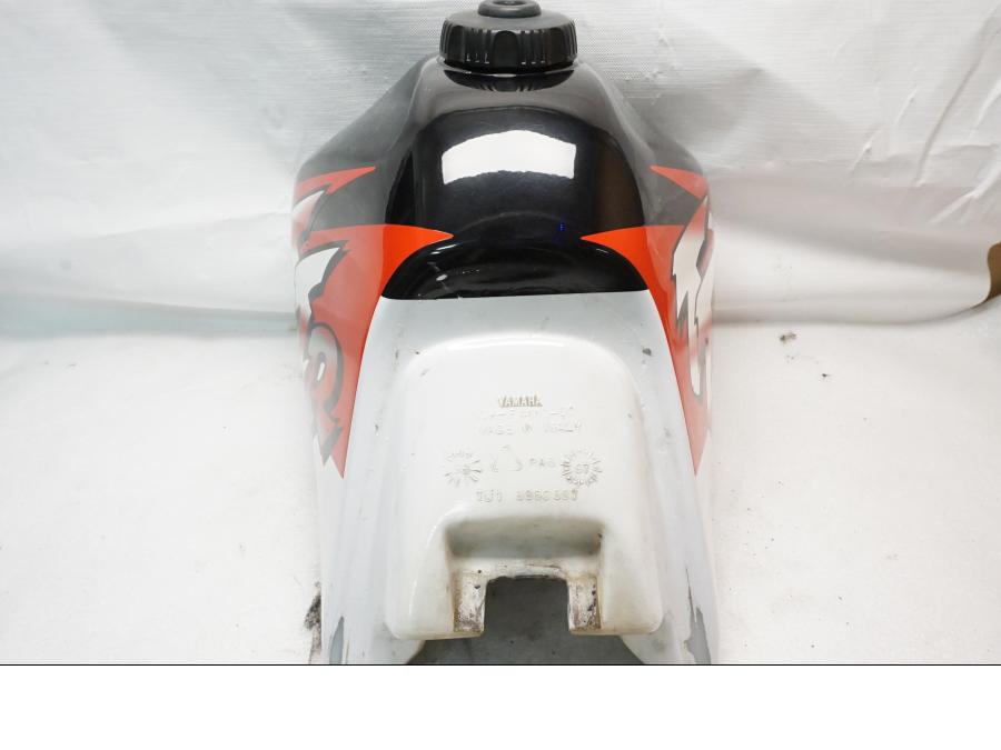 Snett uppifrÄn pÄ Bensintank frÄn en Yamaha TT 600 R -1997 motorcykel.