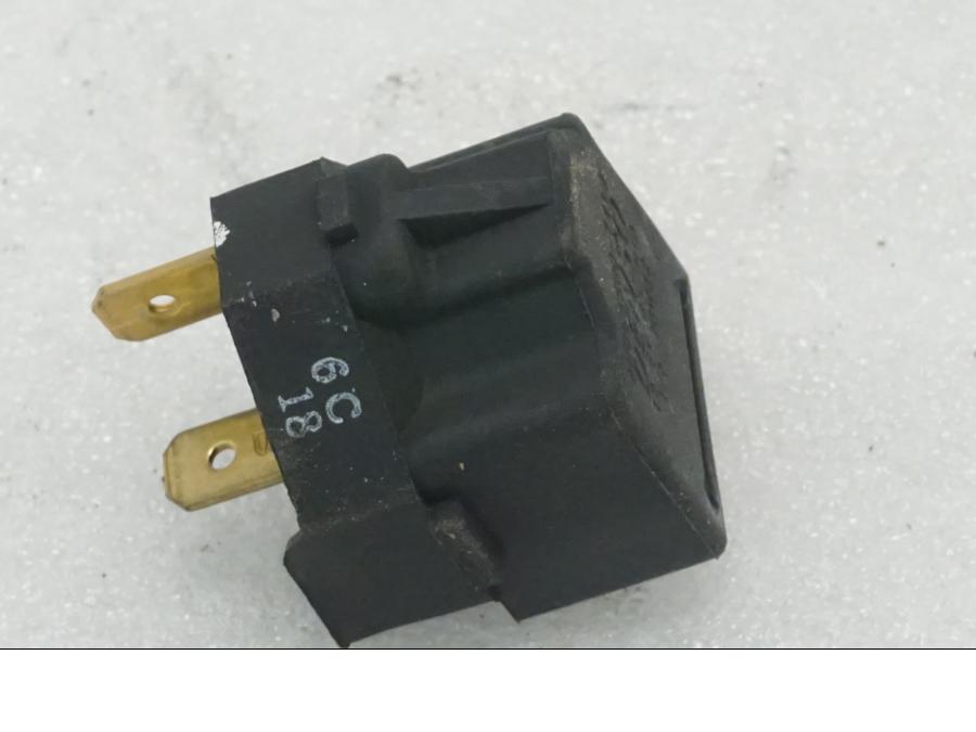 Framsidan på Blinkersrelä från en Kawasaki Z 400 -2020 motorcykel.