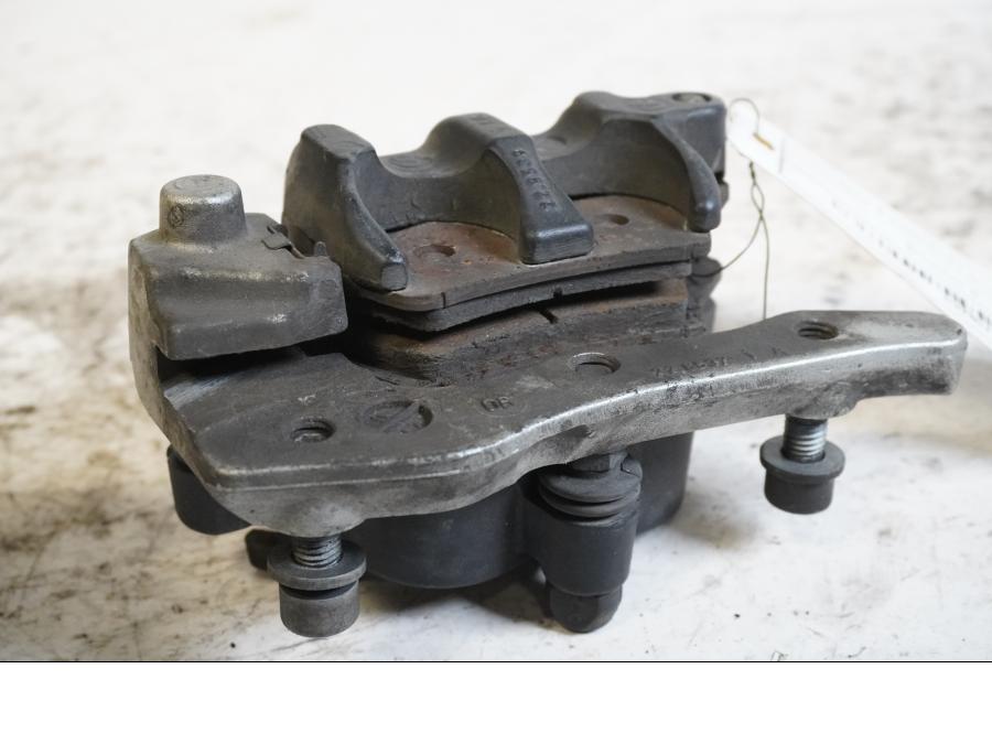 Höger sida på Bromsok från en BMW R 1200 R -2007 motorcykel.